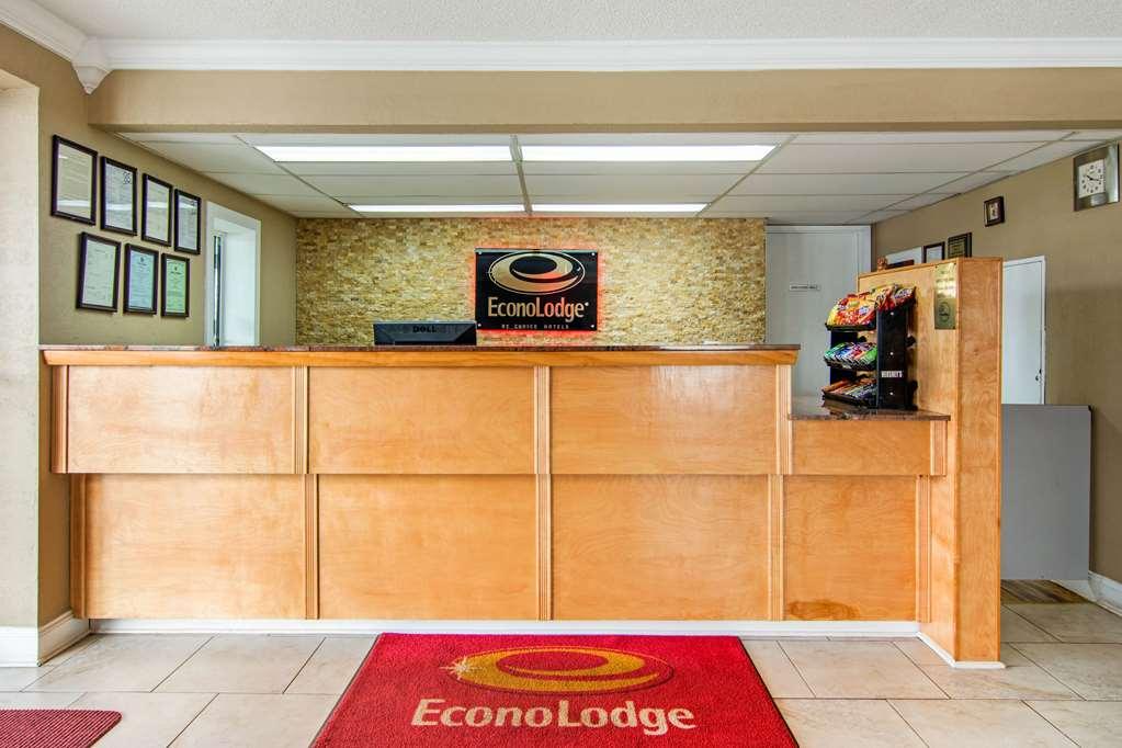 Econo Lodge Madison Interior photo