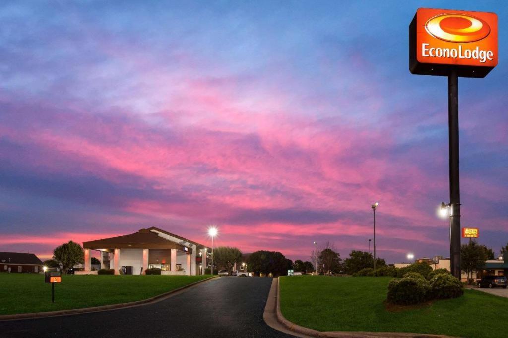 Econo Lodge Madison Exterior photo