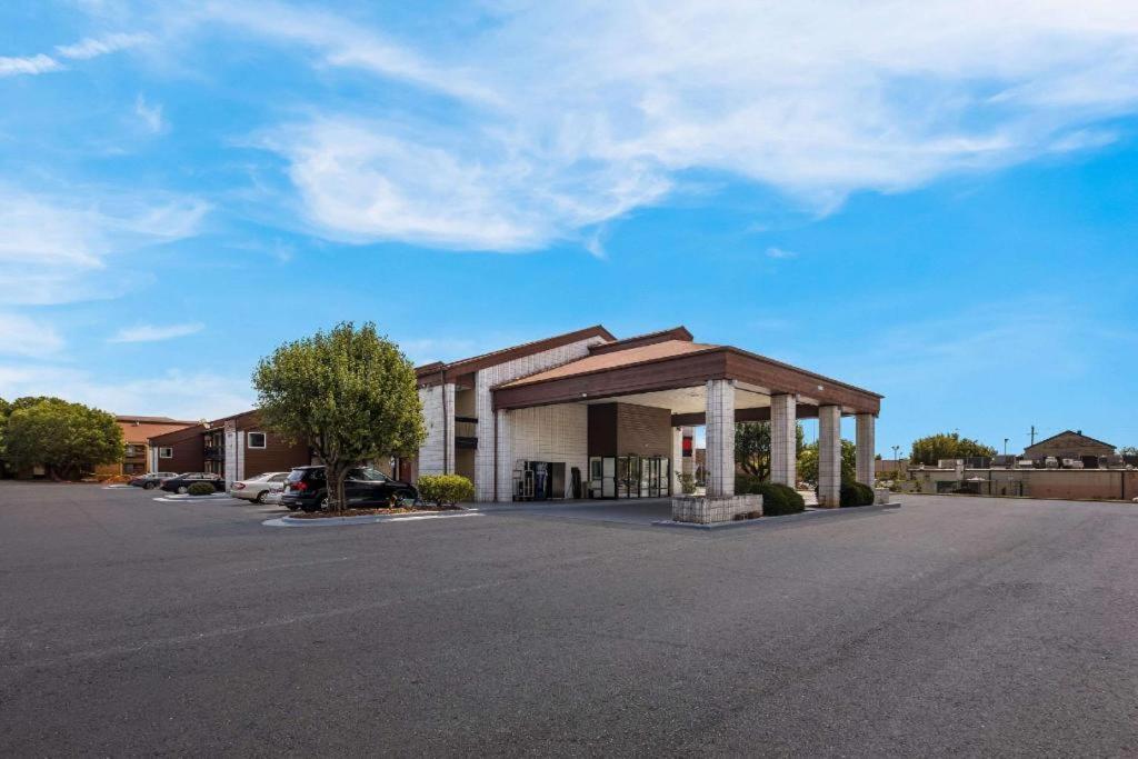 Econo Lodge Madison Exterior photo