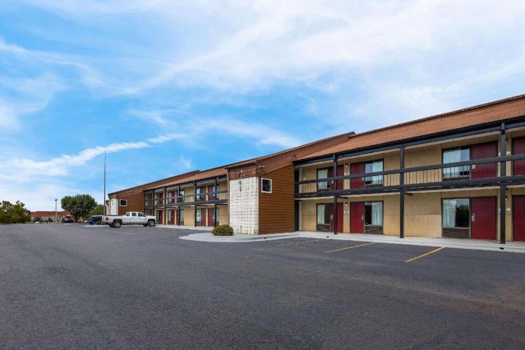 Econo Lodge Madison Exterior photo