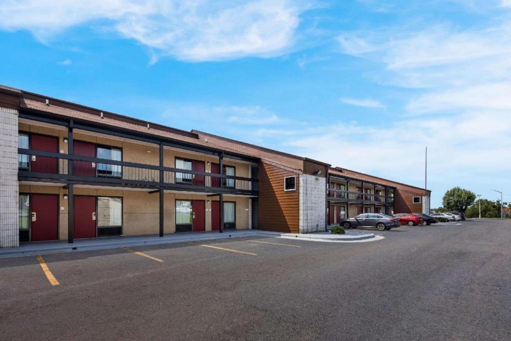 Econo Lodge Madison Exterior photo